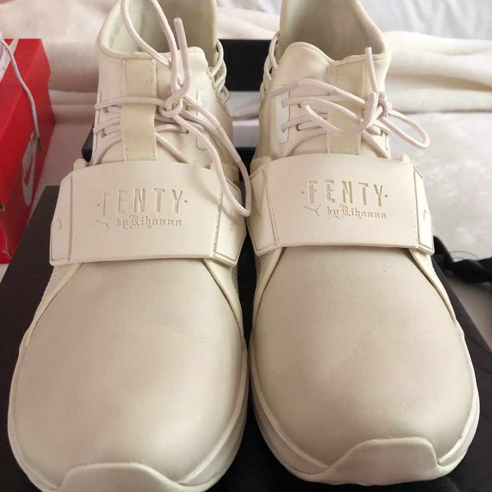 The trainer Hi by fenti